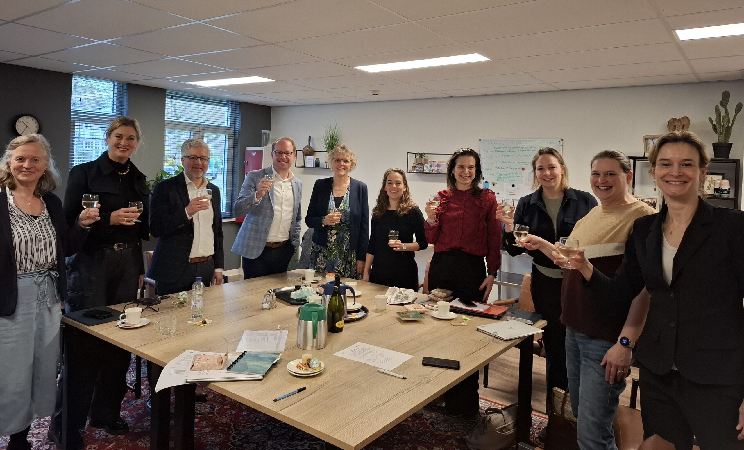 Amaris ondertekent ONTiE